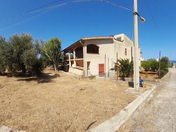 casa indipendente in vendita a Cinisi