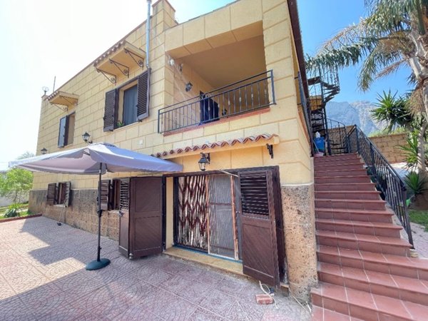 casa indipendente in vendita a Cinisi