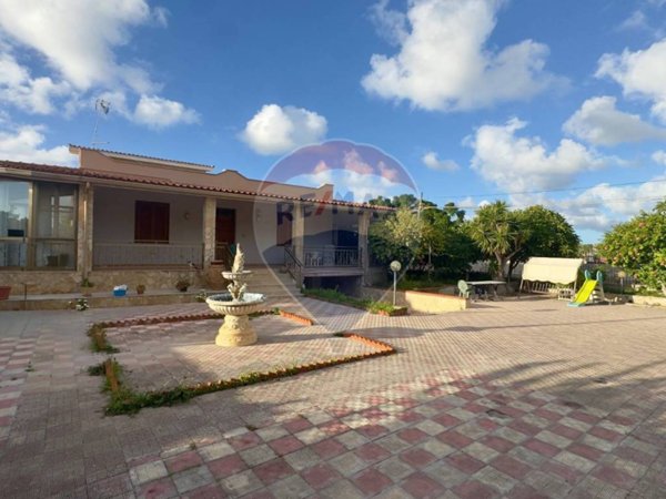 casa indipendente in vendita a Cinisi