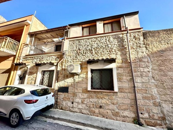 casa indipendente in vendita a Cinisi