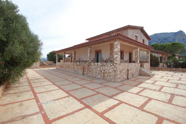 casa indipendente in vendita a Cinisi