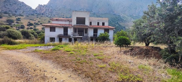 casale in vendita a Cinisi