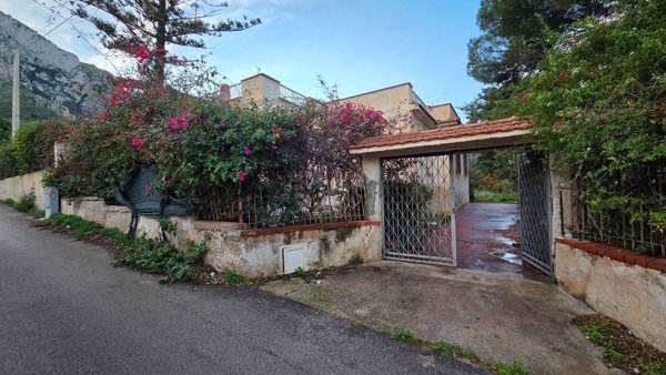 quadrivano in vendita a Cinisi