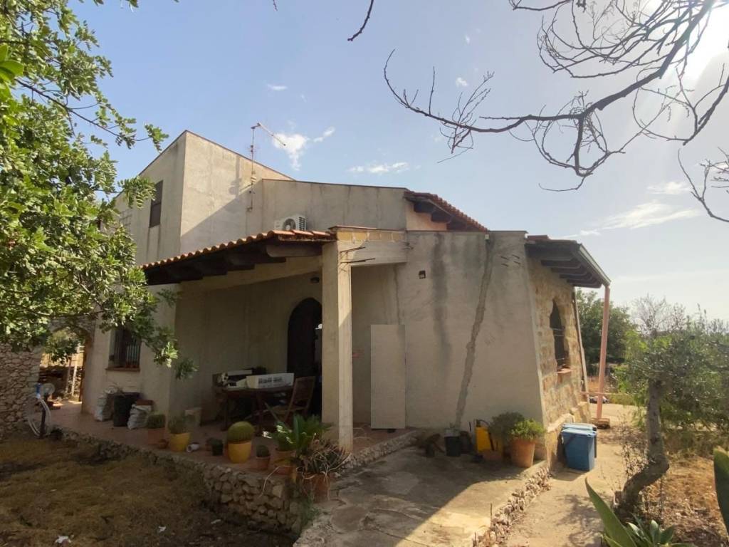 casa indipendente in vendita a Cinisi