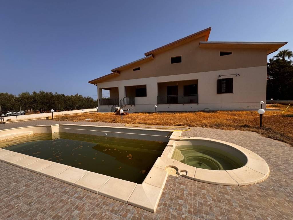 casa indipendente in vendita a Cinisi