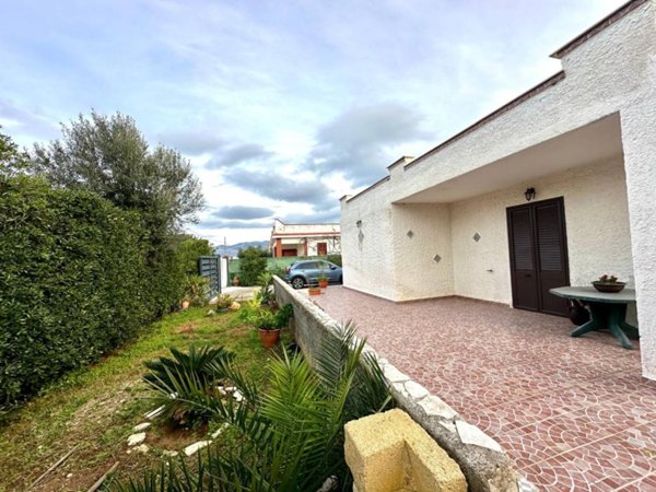 casa indipendente in vendita a Cinisi