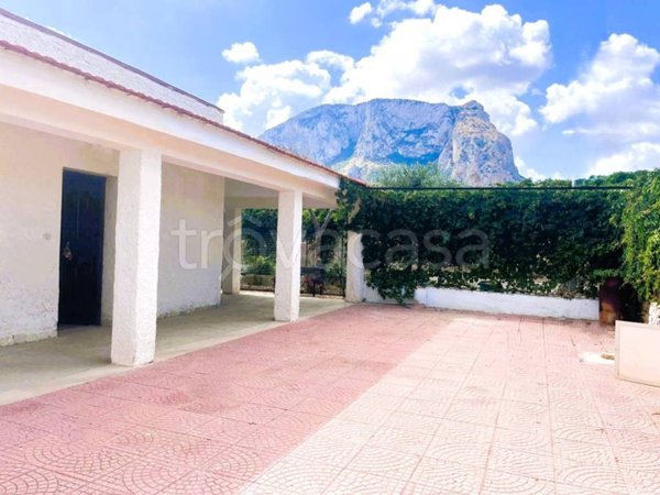 casa indipendente in vendita a Cinisi