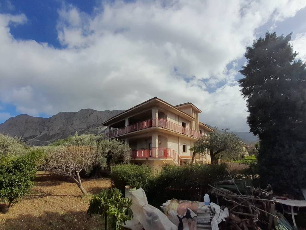 casa indipendente in vendita a Cinisi