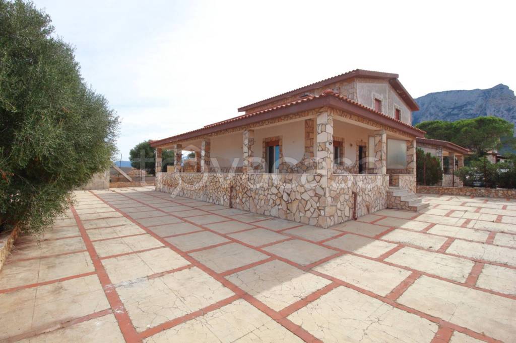 casa indipendente in vendita a Cinisi