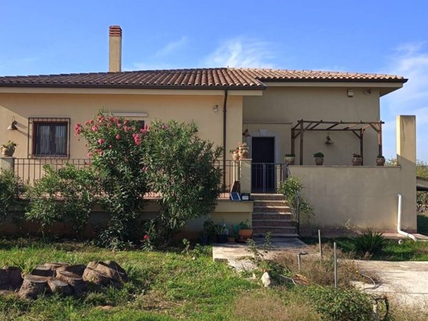 casa indipendente in vendita a Cinisi