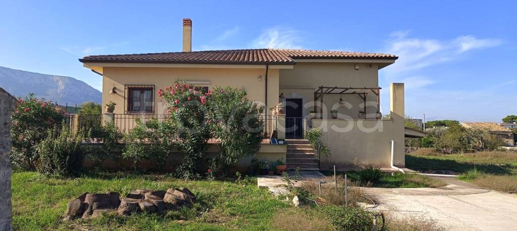 casa indipendente in vendita a Cinisi