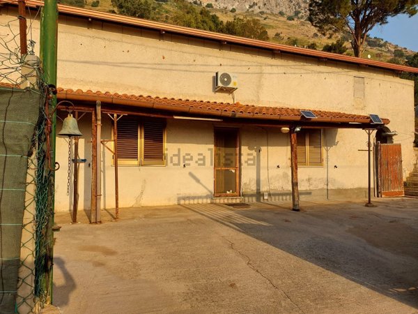 casa indipendente in vendita a Cinisi