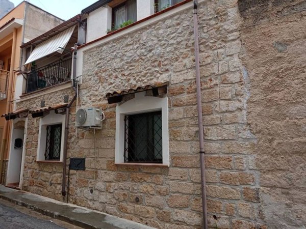 casa indipendente in vendita a Cinisi