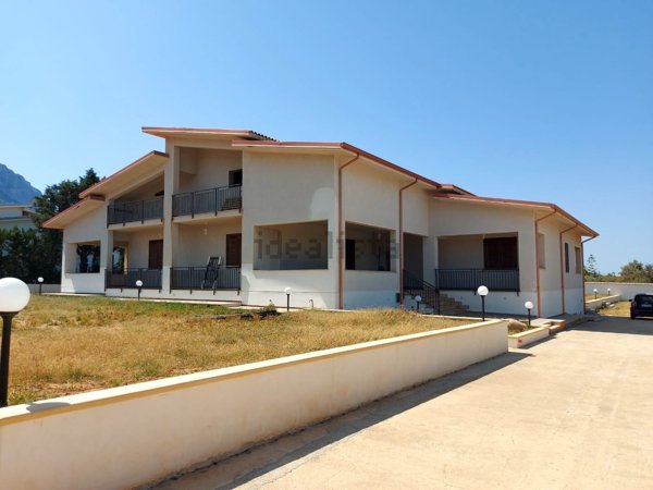 casa indipendente in vendita a Cinisi