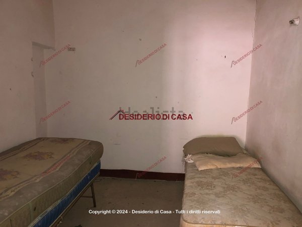 esavano in vendita a Cinisi