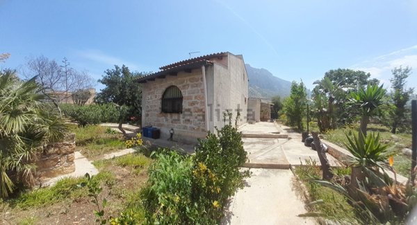 casa indipendente in vendita a Cinisi