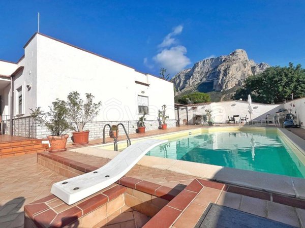 casa indipendente in vendita a Cinisi