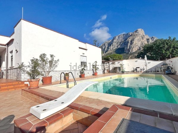casa indipendente in vendita a Cinisi