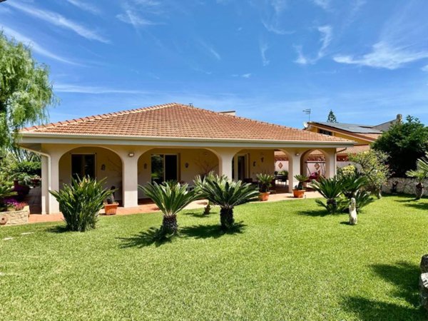 casa indipendente in vendita a Cinisi