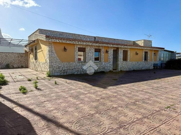 casa indipendente in vendita a Cinisi