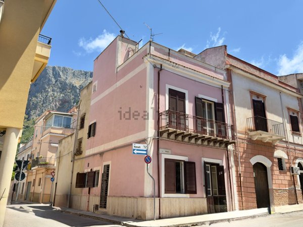 casa indipendente in vendita a Cinisi