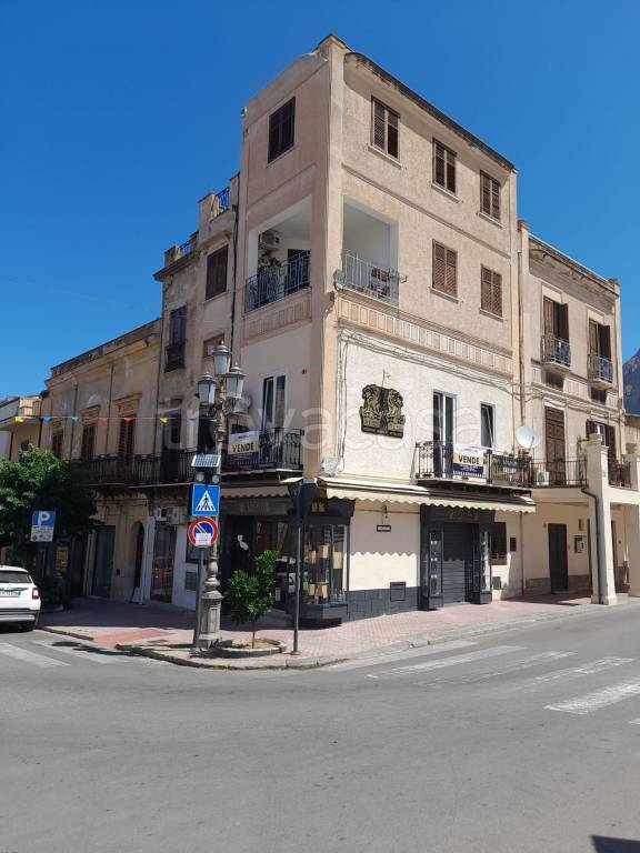 negozio in vendita a Cinisi
