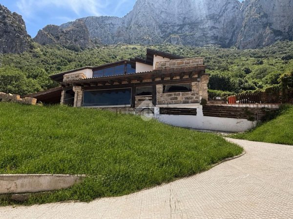 casa indipendente in vendita a Cinisi