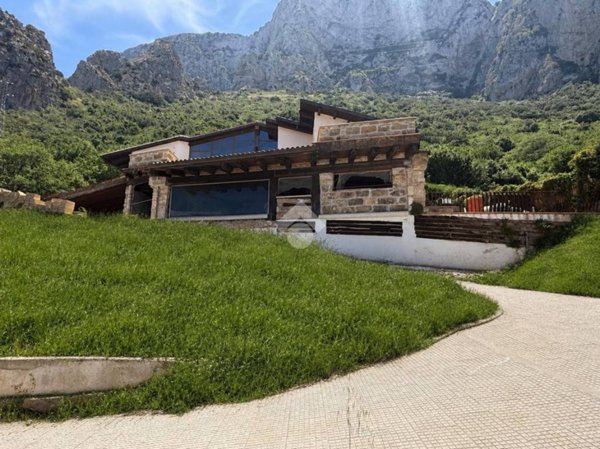 casa indipendente in vendita a Cinisi