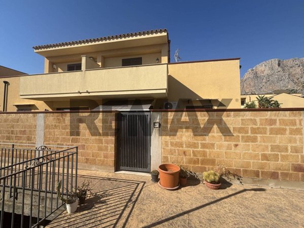 casa indipendente in vendita a Cinisi