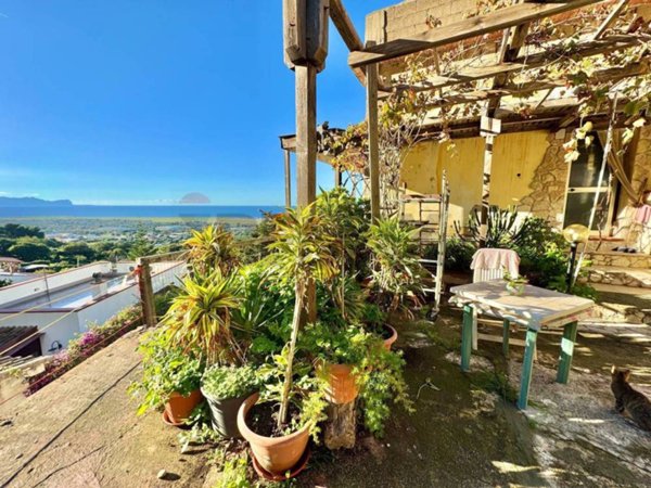 casa indipendente in vendita a Cinisi