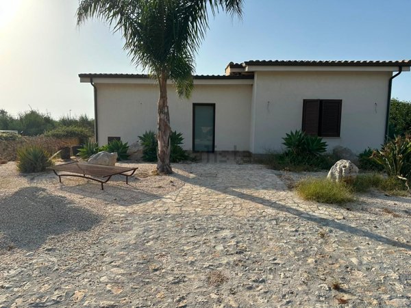 casa indipendente in vendita a Cinisi