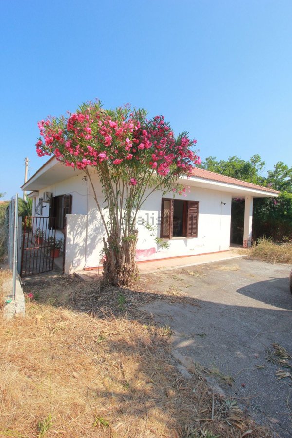 casa indipendente in vendita a Cinisi