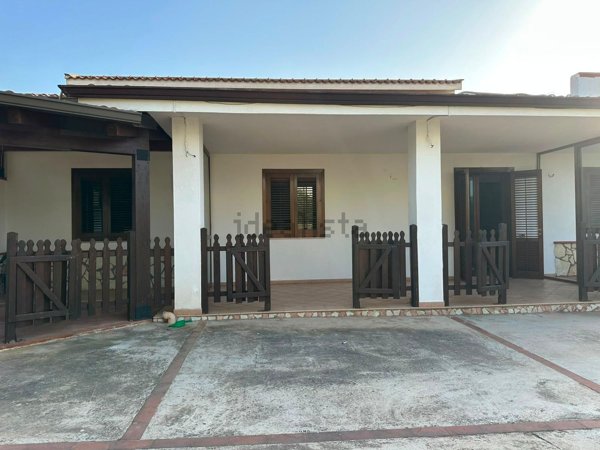 casa indipendente in vendita a Cinisi