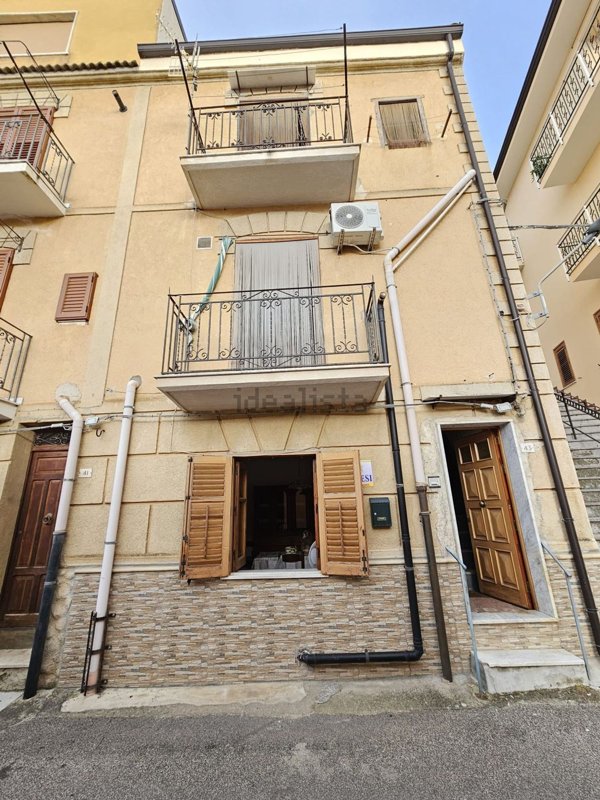 casa indipendente in vendita a Collesano