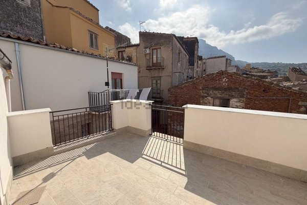 casa indipendente in vendita a Collesano