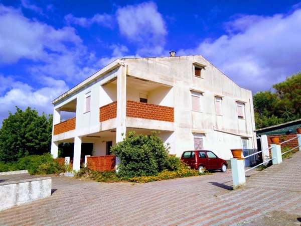casa indipendente in vendita a Collesano