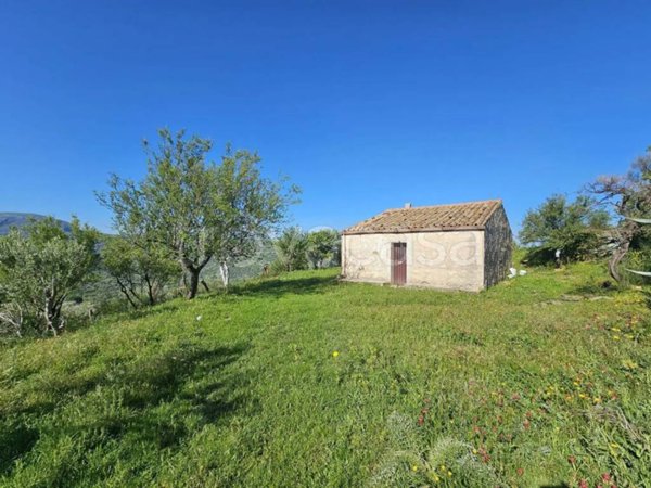 casa indipendente in vendita a Collesano