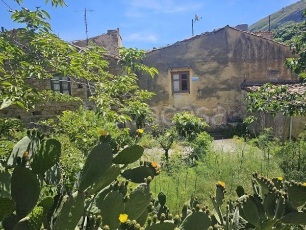 casa indipendente in vendita a Collesano