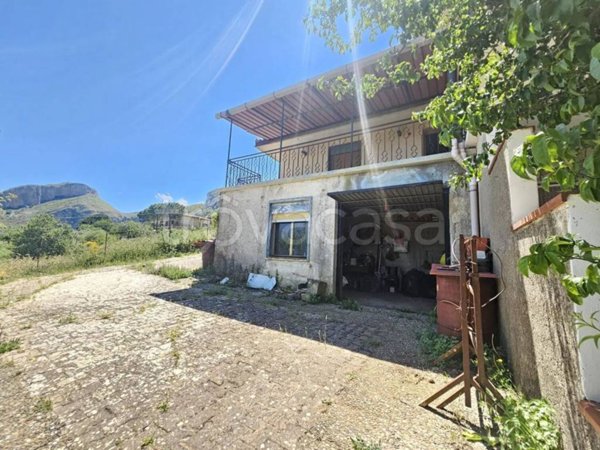 casa indipendente in vendita a Collesano