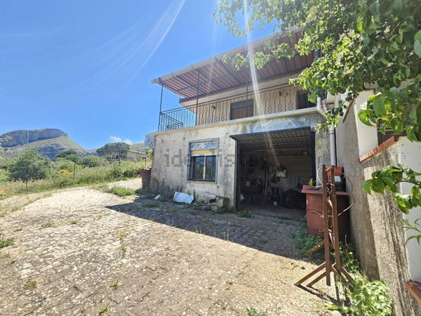 casa indipendente in vendita a Collesano