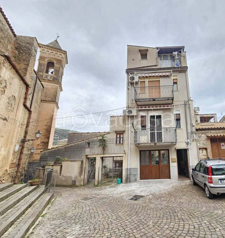 casa indipendente in vendita a Collesano