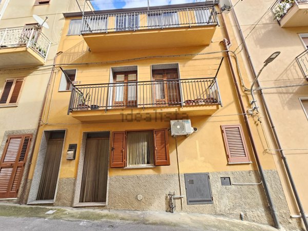 casa indipendente in vendita a Collesano
