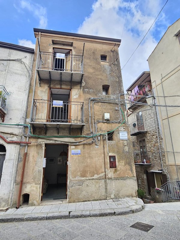 casa indipendente in vendita a Collesano