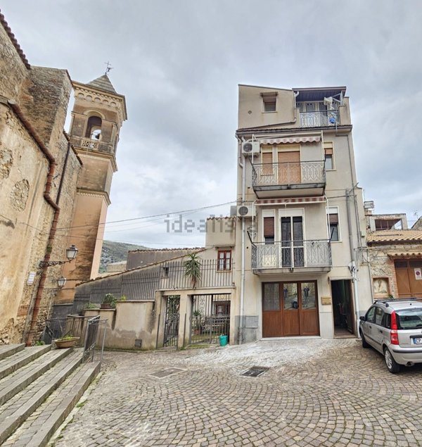 casa indipendente in vendita a Collesano