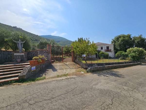 casa indipendente in vendita a Collesano