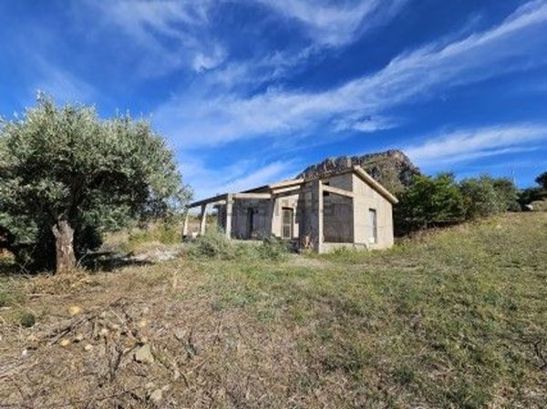 casa indipendente in vendita a Collesano