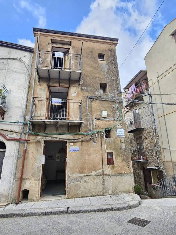 casa indipendente in vendita a Collesano