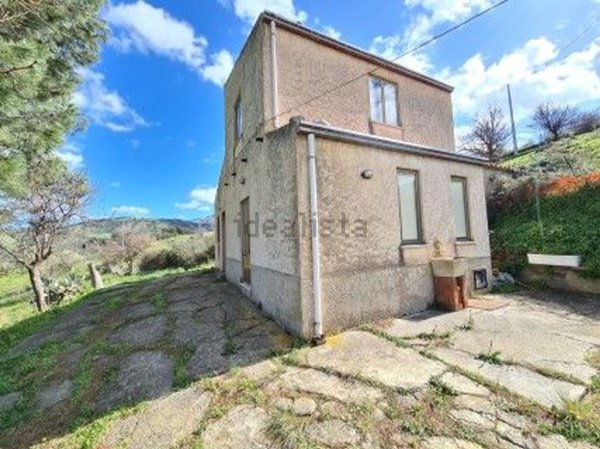 casa indipendente in vendita a Collesano