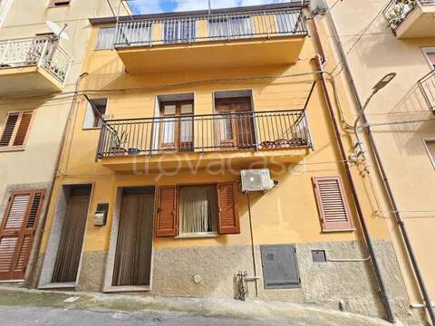 casa indipendente in vendita a Collesano