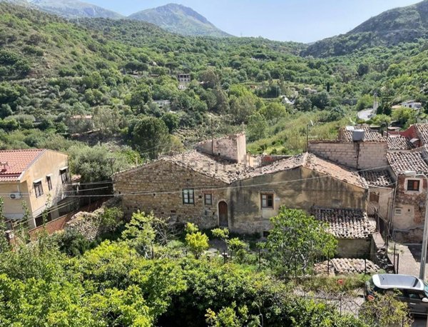 esavano in vendita a Collesano